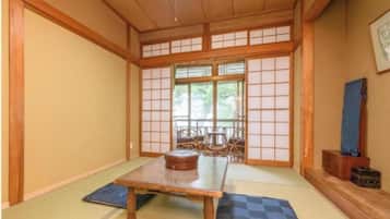 Japanese Twin Room with Shared Bathroom | Free WiFi, bed sheets