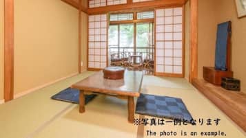 Japanese Twin Room with Shared Bathroom