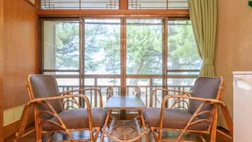 Japanese Quadruple Room with Shared Bathroom