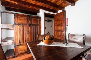 In-room dining - Finca El Poleo with pool and sea view (Icod de los Vinos)