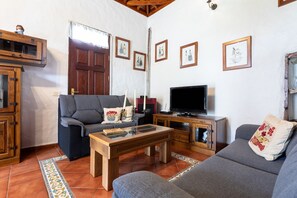 Living area - Finca El Poleo with pool and sea view (Icod de los Vinos)