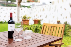Outdoor dining - Finca El Poleo with pool and sea view (Icod de los Vinos)
