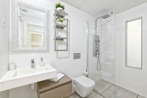 Shower, hair dryer, towels, soap - Noemi Centro - Penthouse in Malaga Centre (Málaga)