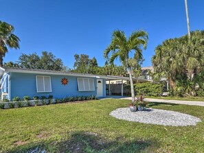 Exterior - Rita's Cottage by the Beach - Steps to Ocean! (Indian Rocks Beach)