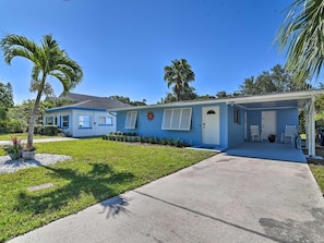 Exterior - Rita's Cottage by the Beach - Steps to Ocean! (Indian Rocks Beach)