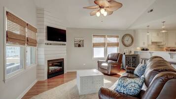 Smart TV, fireplace, DVD player, table tennis