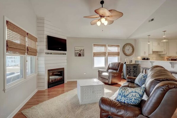 Smart TV, fireplace, DVD player, ping pong