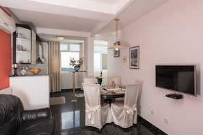 Apartamento (Apartment with Balcony and  Sea View() | Comedor