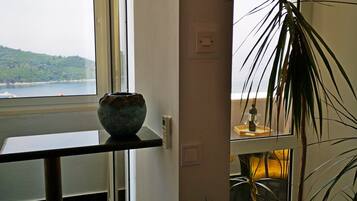 Lägenhet (Apartment with Balcony and Sea View() | Vardagsrum | Tv