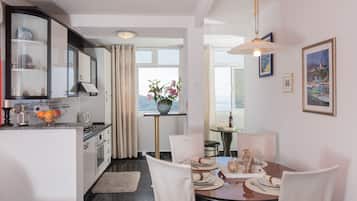 Lägenhet (Apartment with Balcony and Sea View() | Matsal