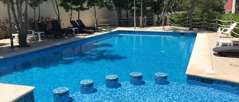 حمّام سباحة خارجي