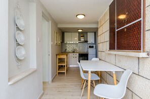 Apartment (Two Bedroom Apartment with Sea View -) | Dining room