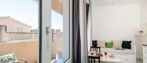 Suite Junior, terrasse, vue ville | Vue de la chambre