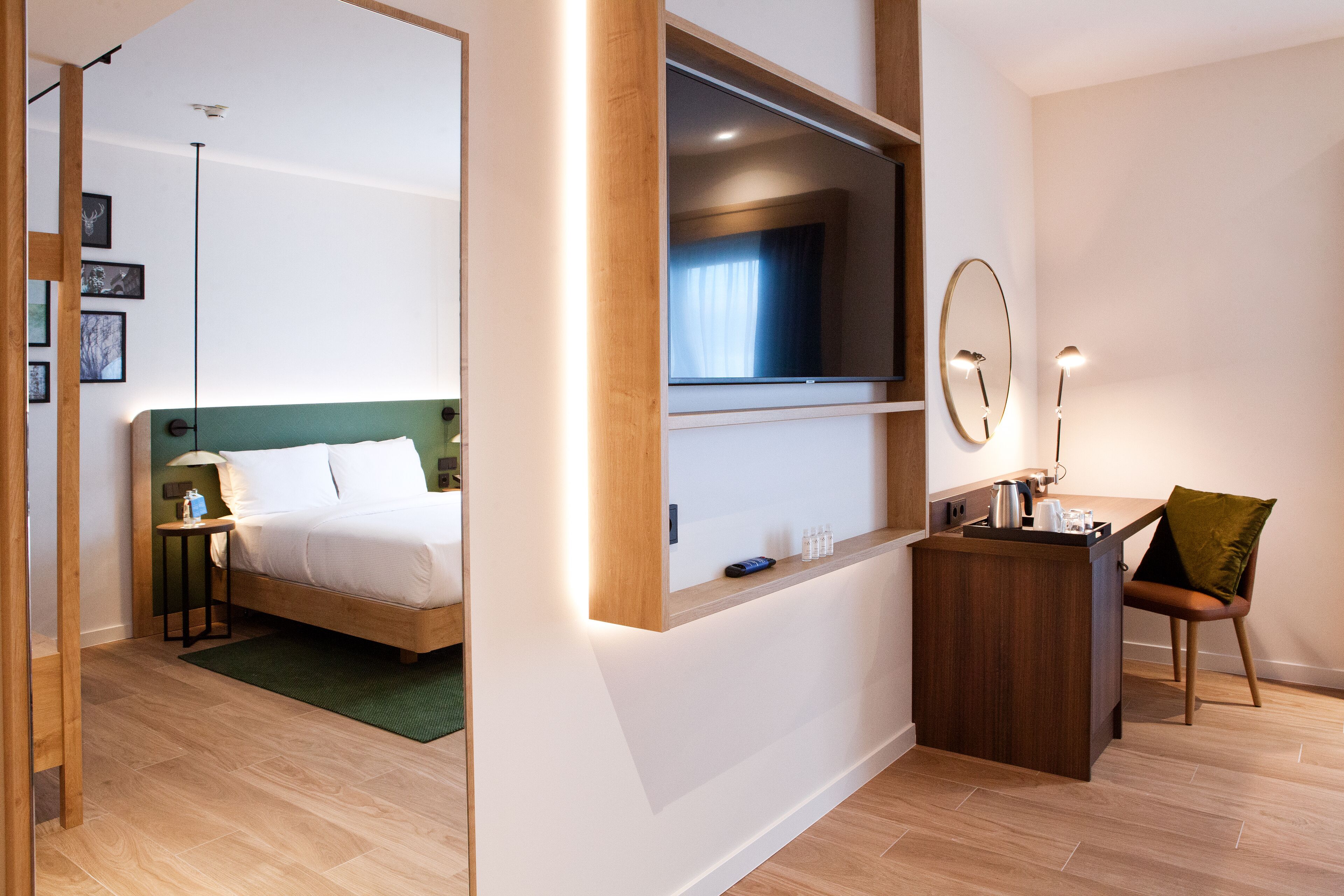 room, 1 queen bed | in-room safe, desk, laptop workspace, blackout curtains