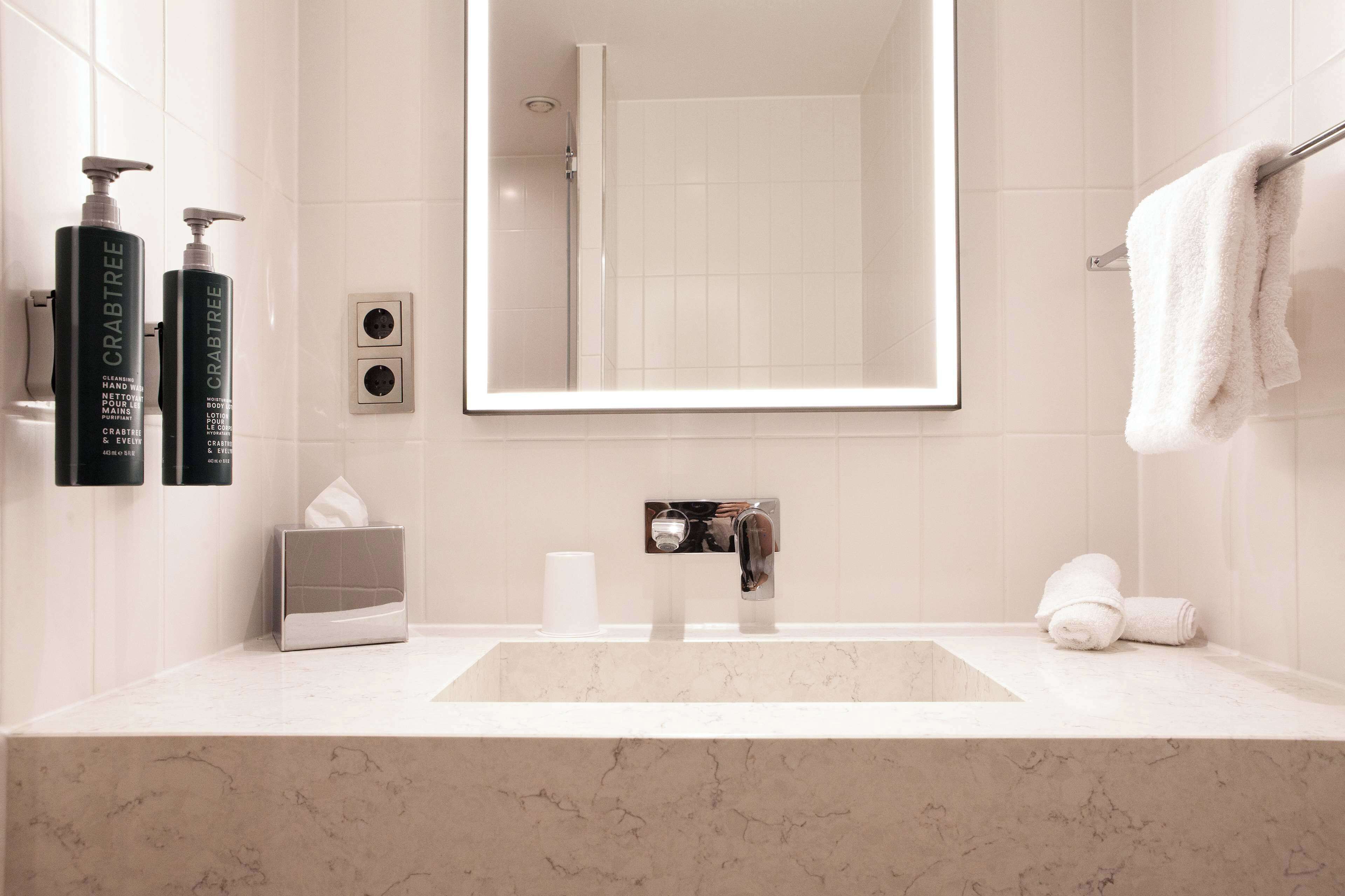 shower, rainfall showerhead, free toiletries, hair dryer