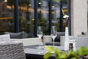 Breakfast, lunch served; international cuisine, al fresco dining  - Hilton Garden Inn Munich Messe (Feldkirchen)