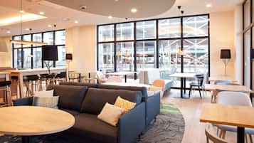 Frühstück, Mittagessen, internationale Küche, Speisen im Freien