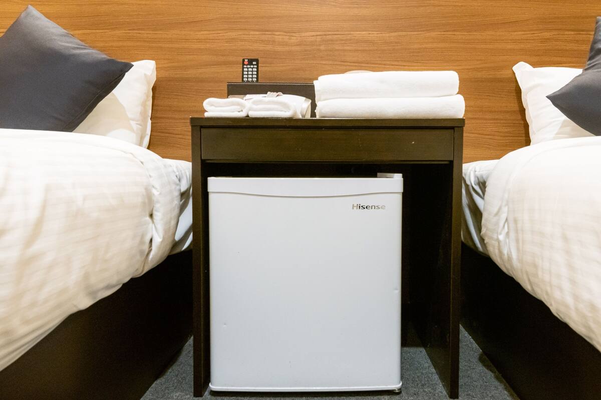 Twin Room, Non Smoking | WiFi (free), bed sheets