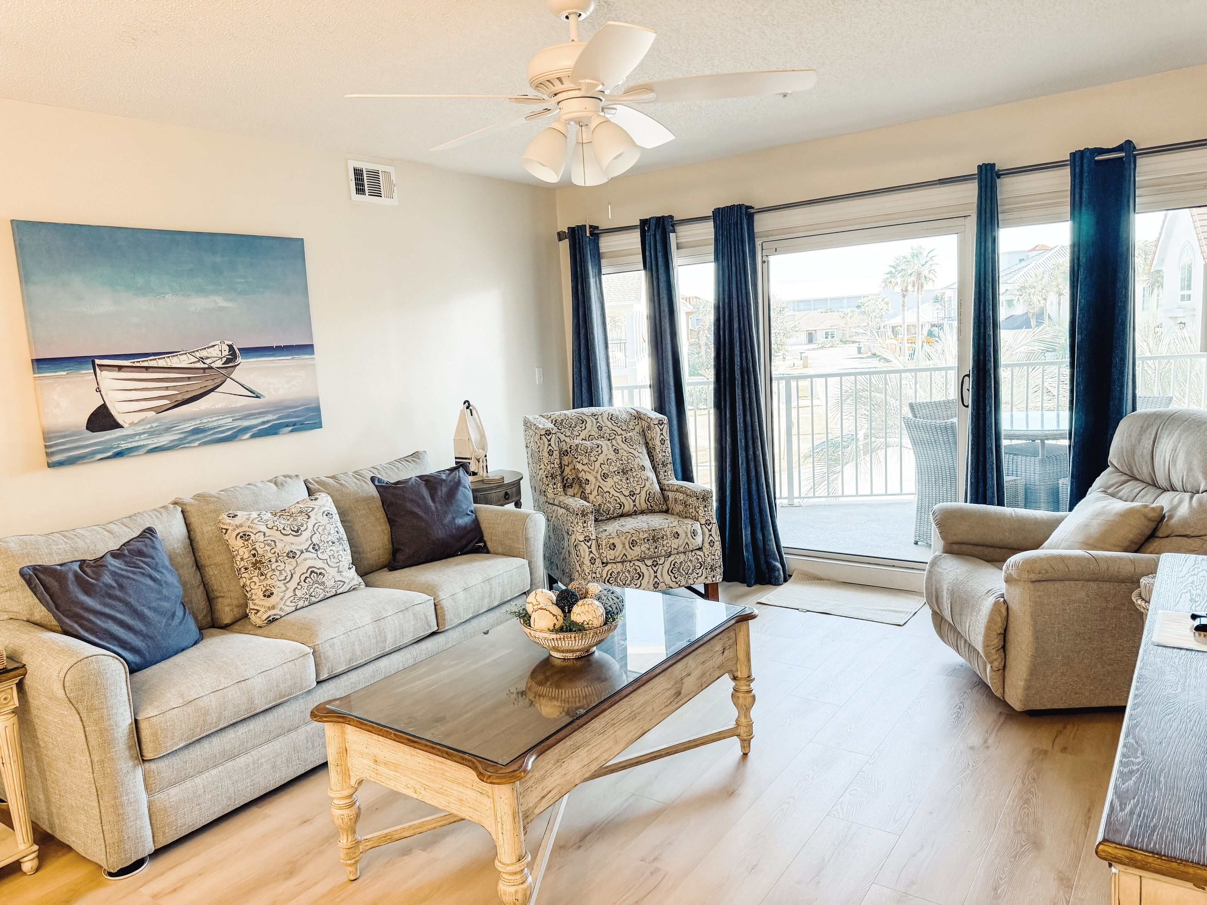 Een televisie, een dvd-speler en boeken