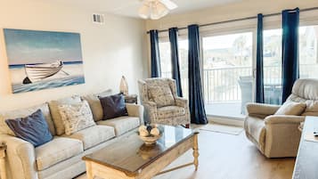 Een televisie, een dvd-speler en boeken