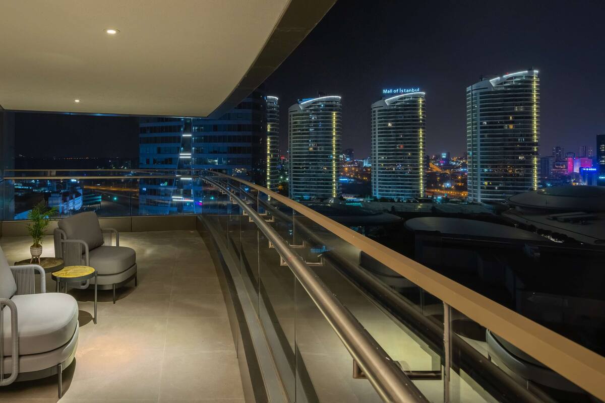 King Executive Room with Terrace | 객실에서 보이는 전망