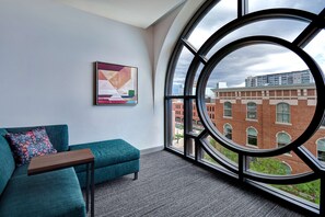 Flat-screen TV - Hilton Garden Inn Kalamazoo (Kalamazoo)
