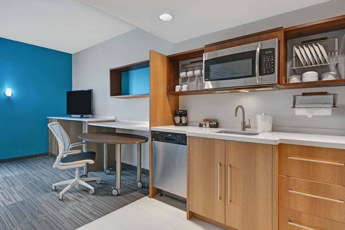 suite, 1 bedroom, non smoking | private kitchen | full-sized fridge, microwave, dishwasher, coffee/tea maker