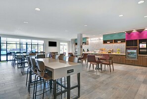 Free daily continental breakfast - Home2 Suites by Hilton Melbourne Viera (Melbourne)
