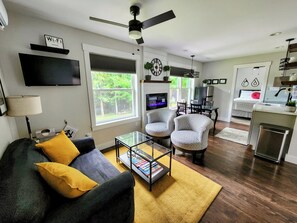 Smart TV, fireplace