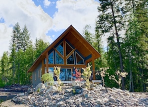 Exterior - Cozy Driftwood Chalet with Lake and Mountain views, perfect for Couples! (Sorrento)