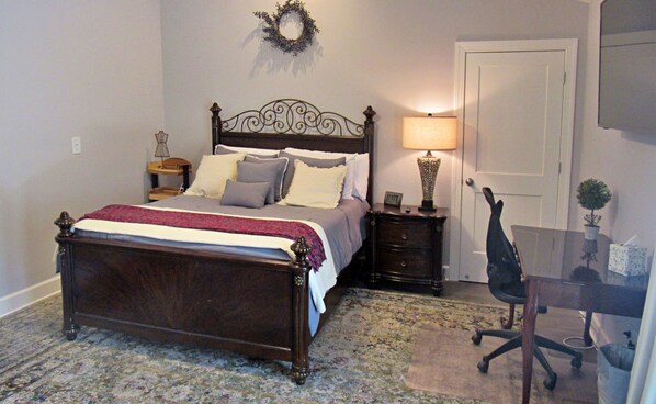 1 dormitorio, tabla de planchar con plancha, wifi y ropa de cama