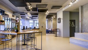 A modern interior with a bar area, seating, and a wheelchair-accessible restroom. - Ibis Ribeirao Preto Vila do Golf Hotel (Ribeirão Preto)
