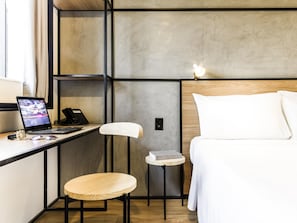 Apartamento, 1 cama doble | Escritorio, cortinas opacas, sistema de insonorización y wifi gratis