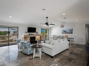 Smart TV, fireplace