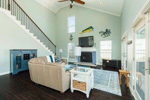 Fernseher, Kamin, Arbeitsbereiche