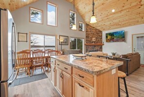 Interior - Beautiful Lakeside Home (Woodruff)