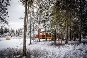 Property grounds - Cute Log Cabin Near Glacier National Park, Hot Tub (Whitefish)
