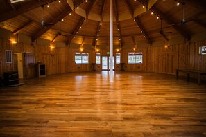 Interior - Cute Log Cabin Near Glacier National Park, Hot Tub (Whitefish)