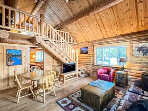 Smart TV, fireplace, books - Cute Log Cabin Near Glacier National Park, Hot Tub (Whitefish)