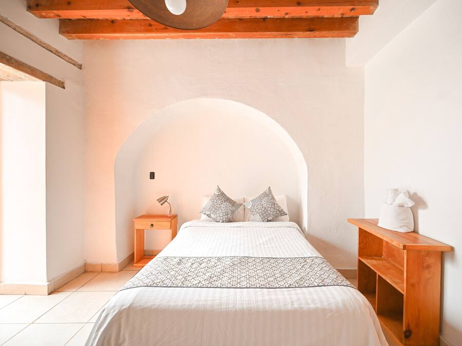 Escrivaninha, espaço de trabalho para notebook, Wi-Fi de cortesia