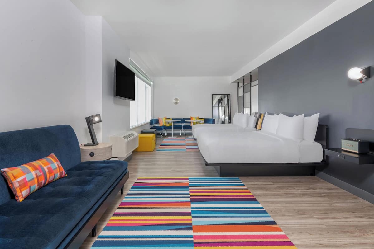 Colchones con acolchado adicional, minibar, caja fuerte y escritorio