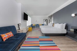 Pillow-top beds, minibar, in-room safe, desk - Aloft Denver North Westminster (Westminster)