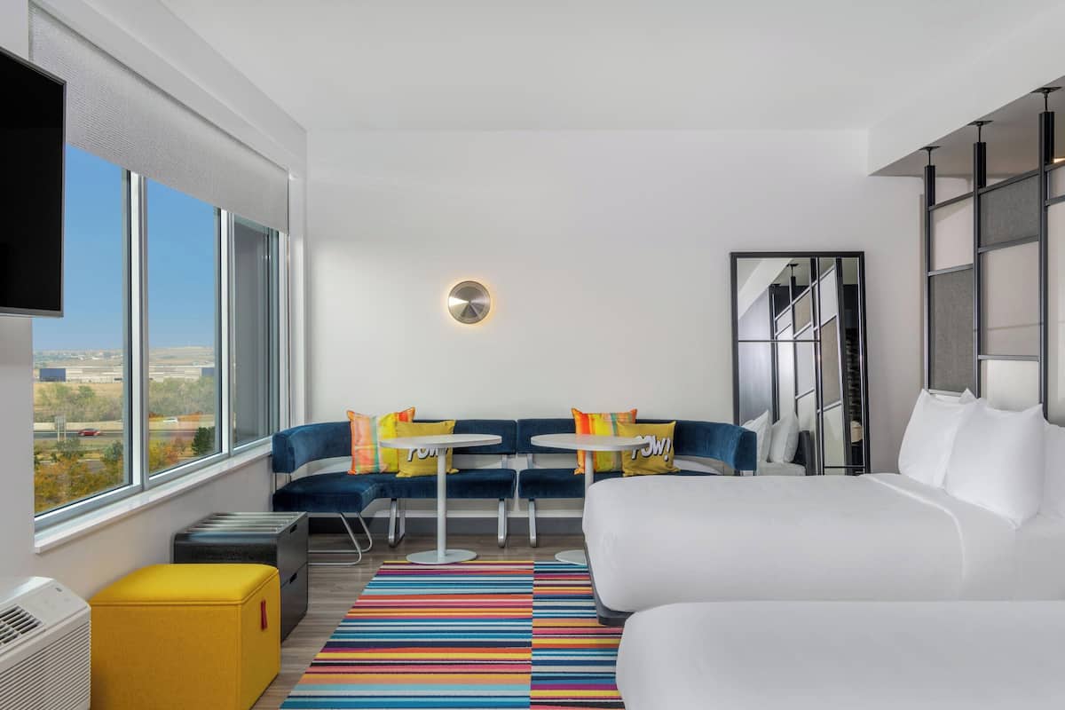 Camas con pillow-top, minibar y caja de seguridad en la habitación