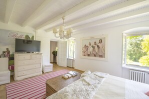 6 habitaciones, tabla de planchar con plancha, wifi y ropa de cama 