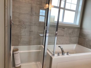 Hair dryer, towels, toilet paper - OSOYOOS PRIVATE RESORT HOME STEPS FROM THE LAKE (Oliver)