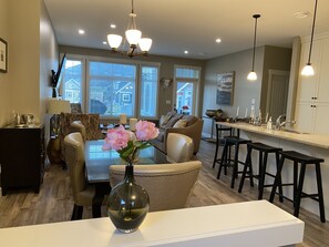 Dining - OSOYOOS PRIVATE RESORT HOME STEPS FROM THE LAKE (Oliver)