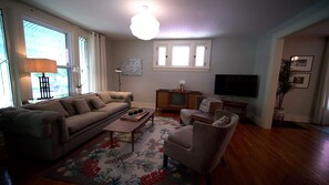 Smart TV - Duplex First Floor - Southmoreland, KCMO - Easy access to all KC has to offer (Kansas City)