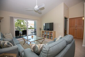 TV - 2BR Golf View | Near St. Pete Bch (St. Petersburg)