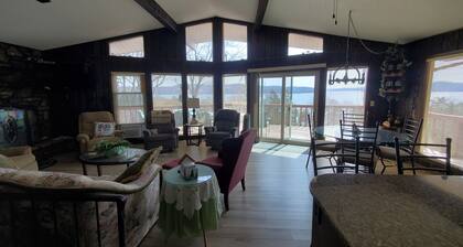 Chateau Pharrview-Huge Lake View-Close to Marina-Pool-Lots of Wildlife