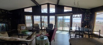 Chateau Pharrview-Huge Lake View-Close to Marina-Pool-Lots of Wildlife